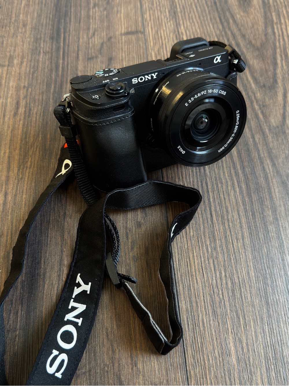 Sony Alpha a6300 Mirrorless Digital Camera and lens 16-50 OSS